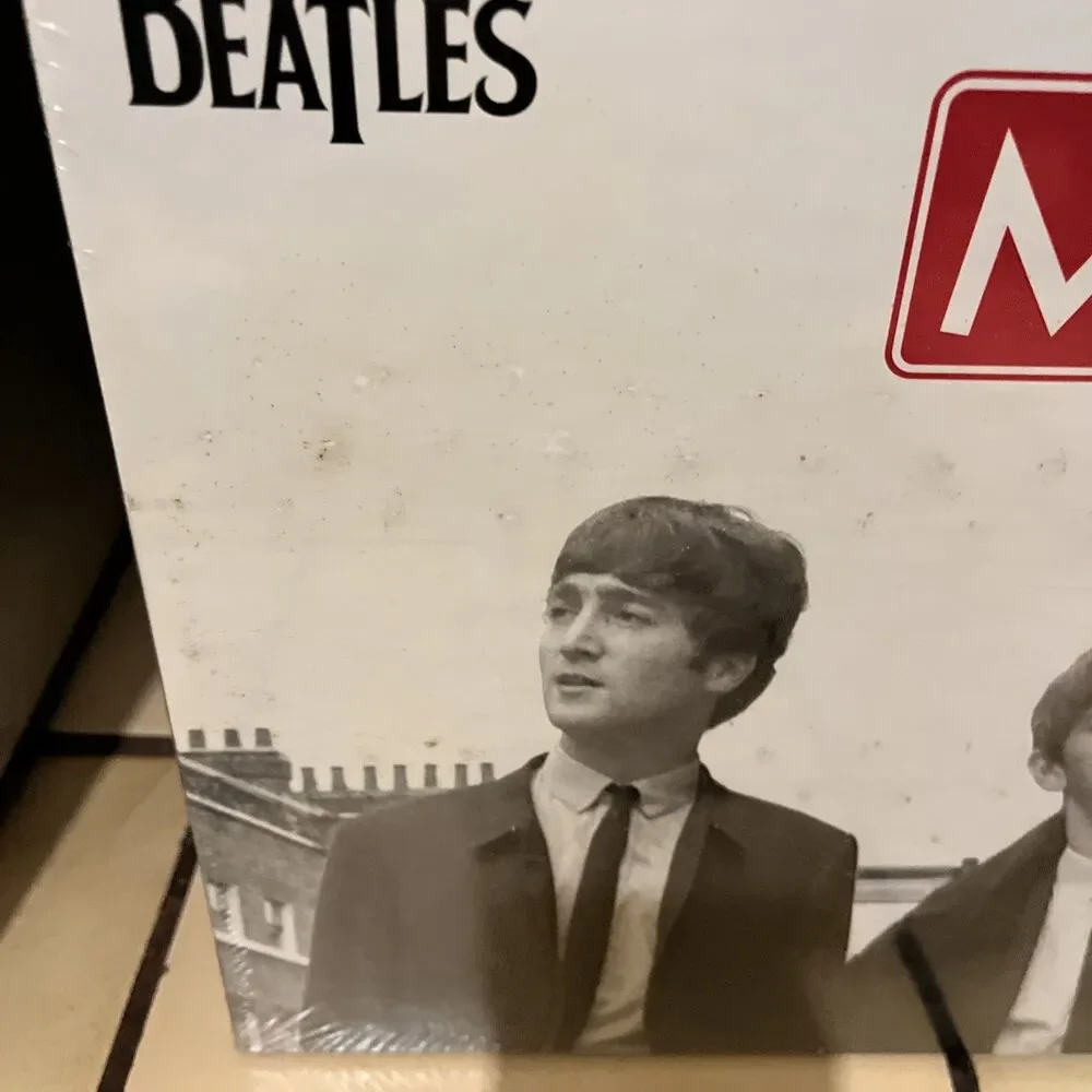 The BEATLES Monopoly Game Collectors Edition Board Game New Sealed 2008